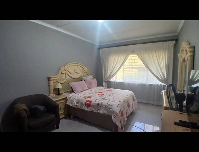 2 BEDROOM FREEHOLD FOR SALE IN SONHEUWEL EXT 1